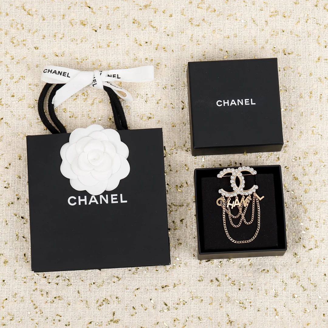Брошь Chanel 139
