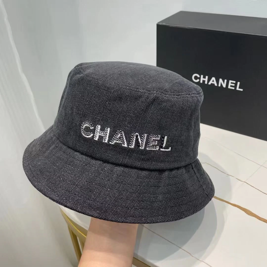 Рыбацкая шляпа Chanel, украшенная пайетками и стразами - Рекомендовано на Xiaohongshu - 2