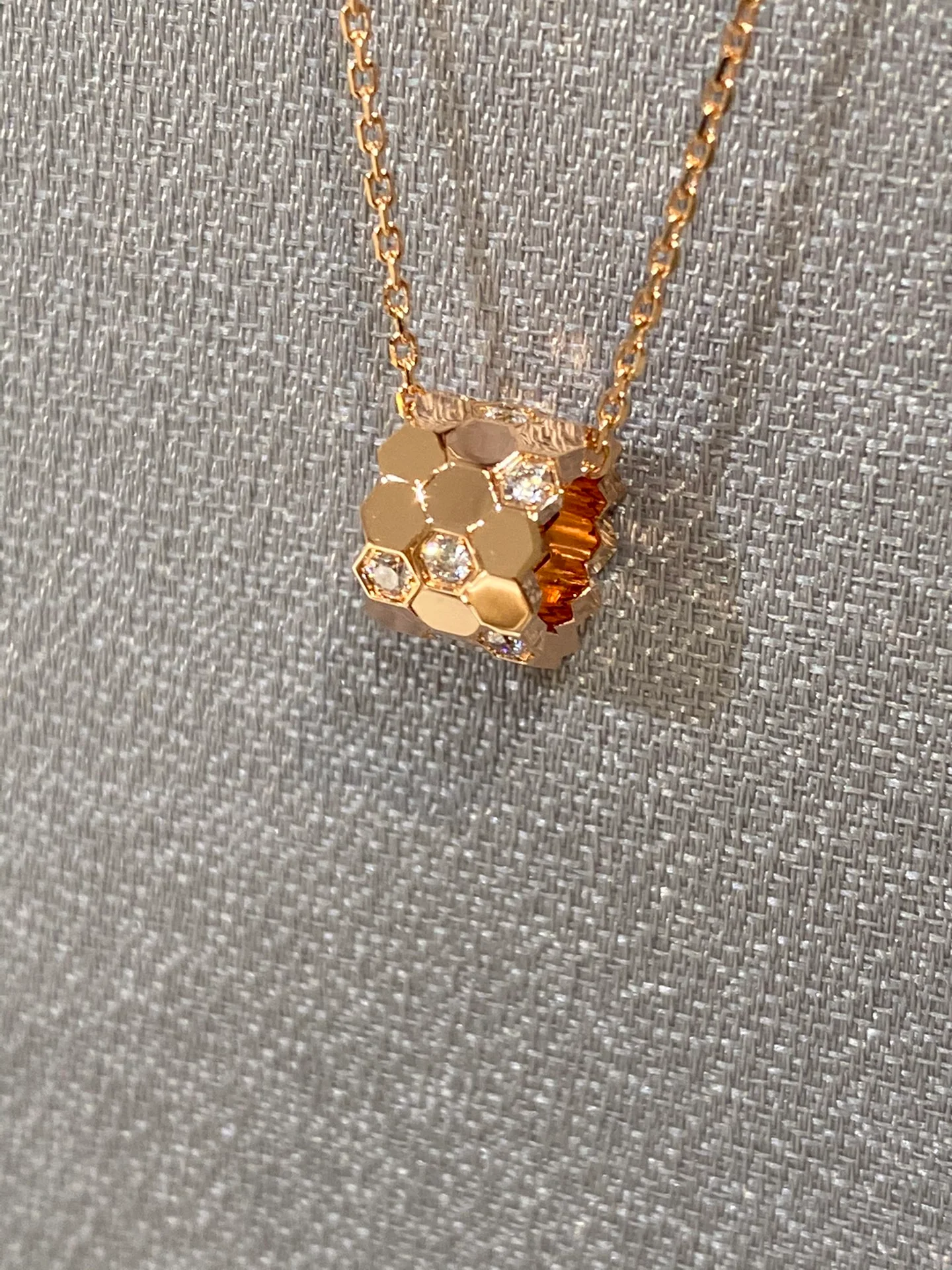 Chaumet - Шестиугольная форма - Соты - Ожерелье