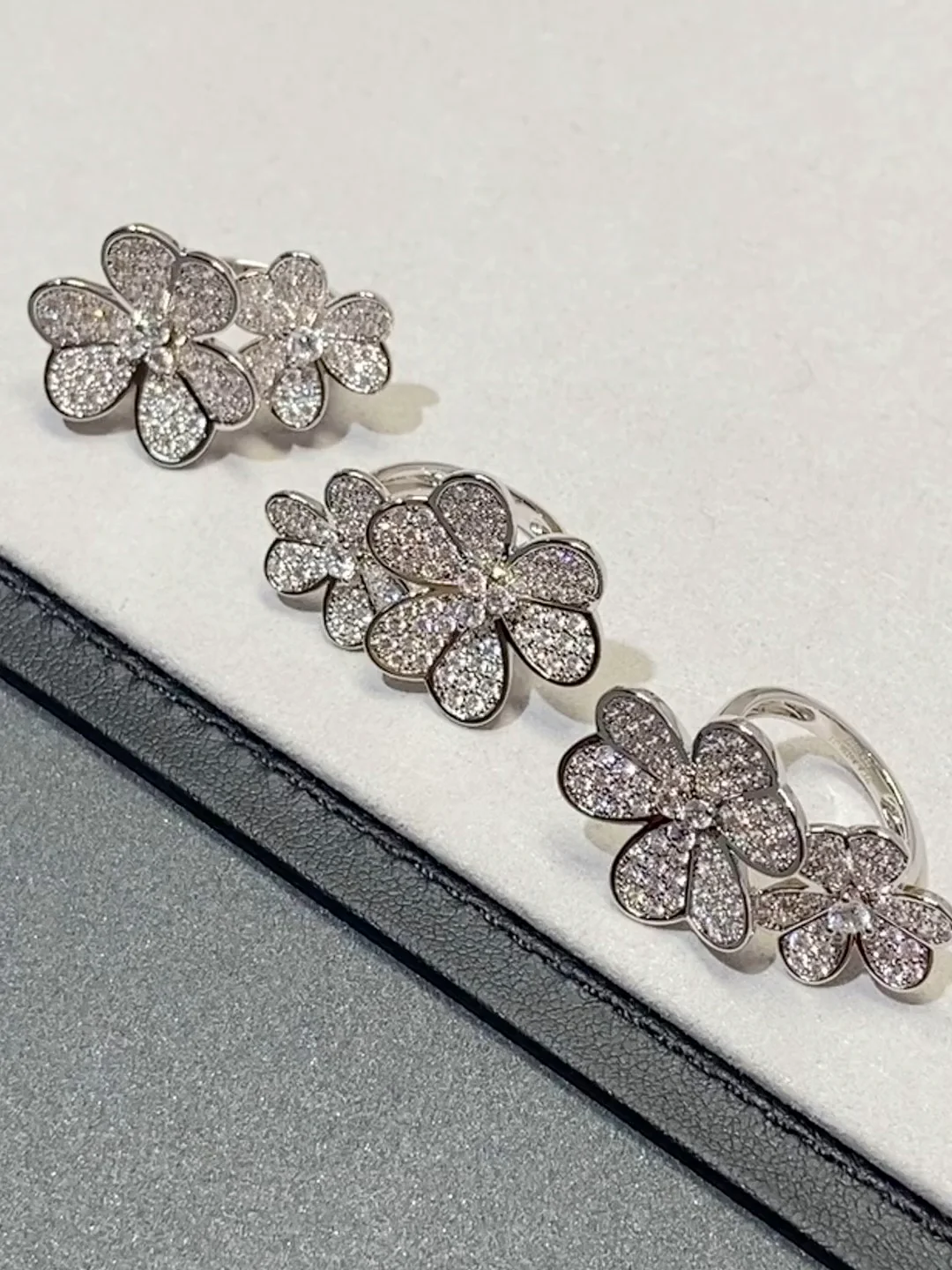 Ван дер Веч - Кольцо 057-1