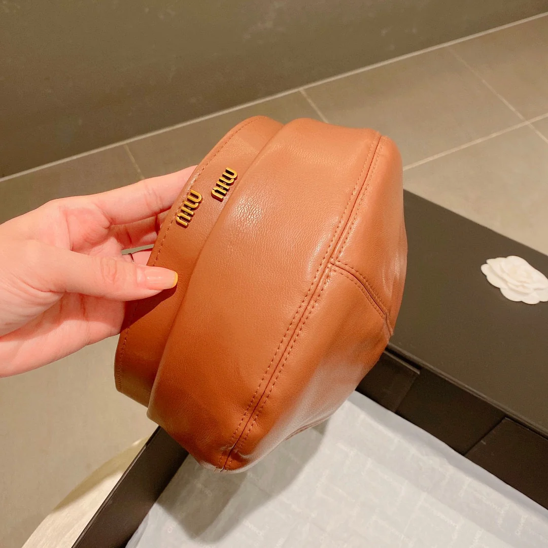 Кожаный берет Miu Miu - коричневый