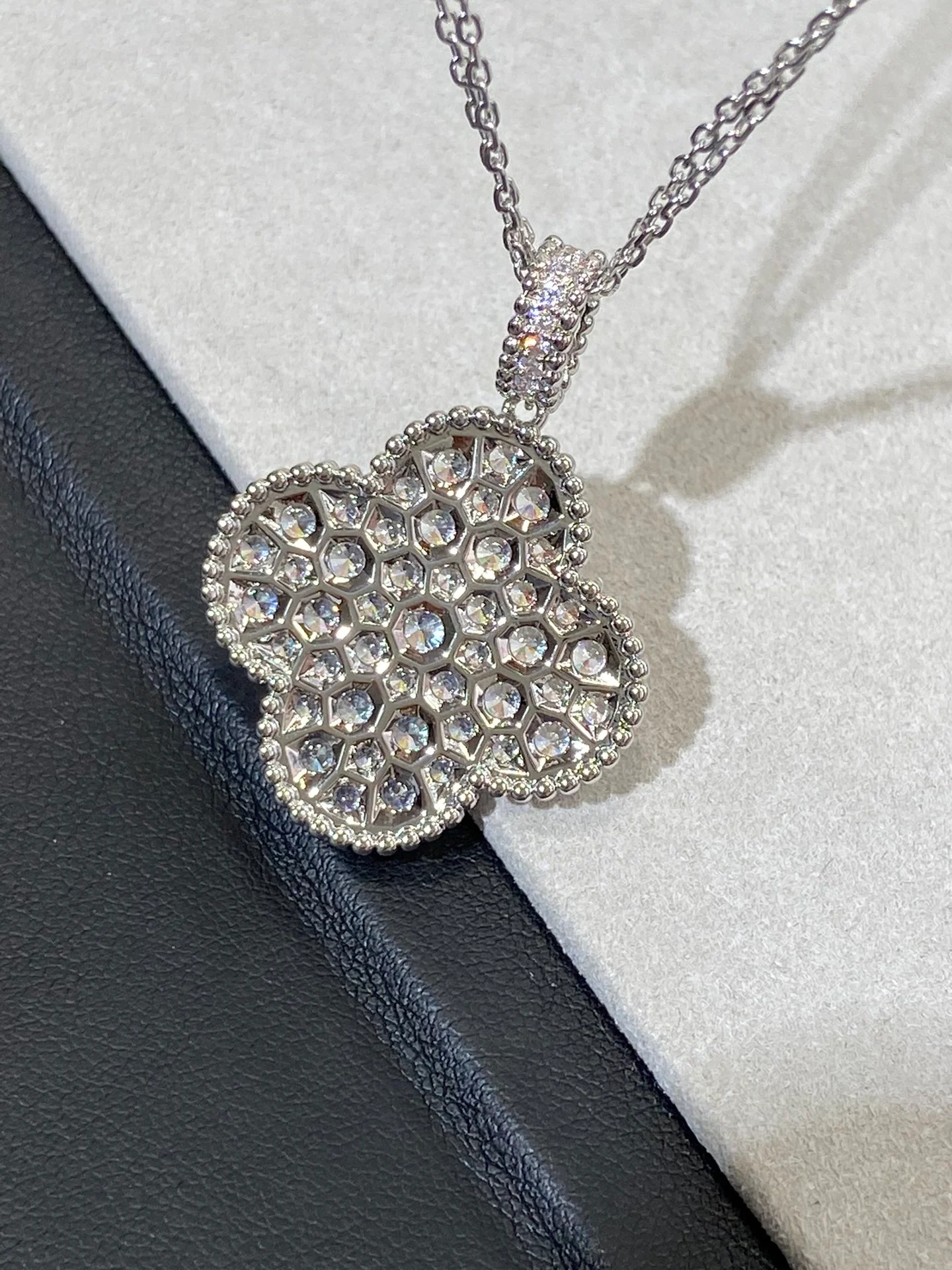 Van Vek - Колье 007