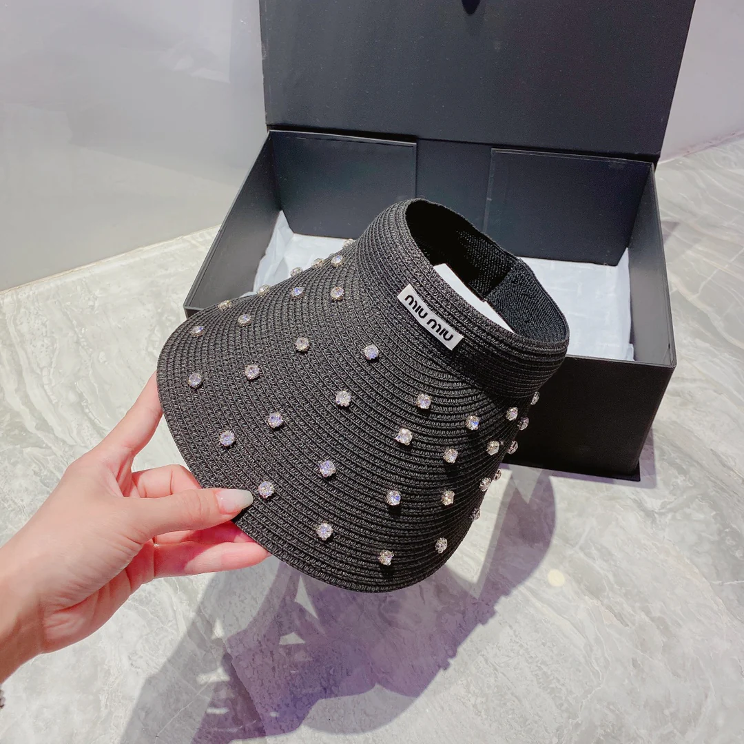 Солнцезащитная шляпа Miu Miu с открытым верхом и стразами