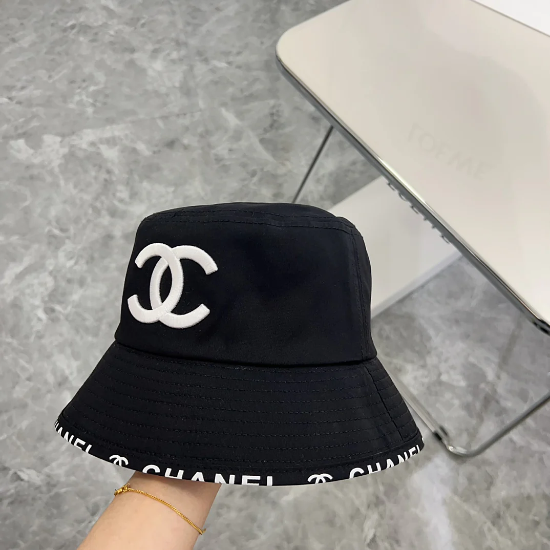 Chanel - дизайнерская рыбацкая шляпа с буквами - черная