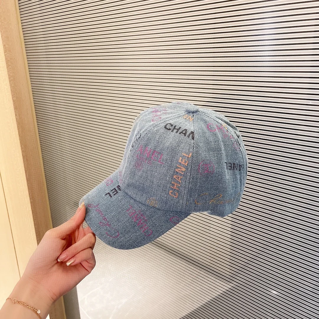 Бейсболка Chanel 2022 с граффити