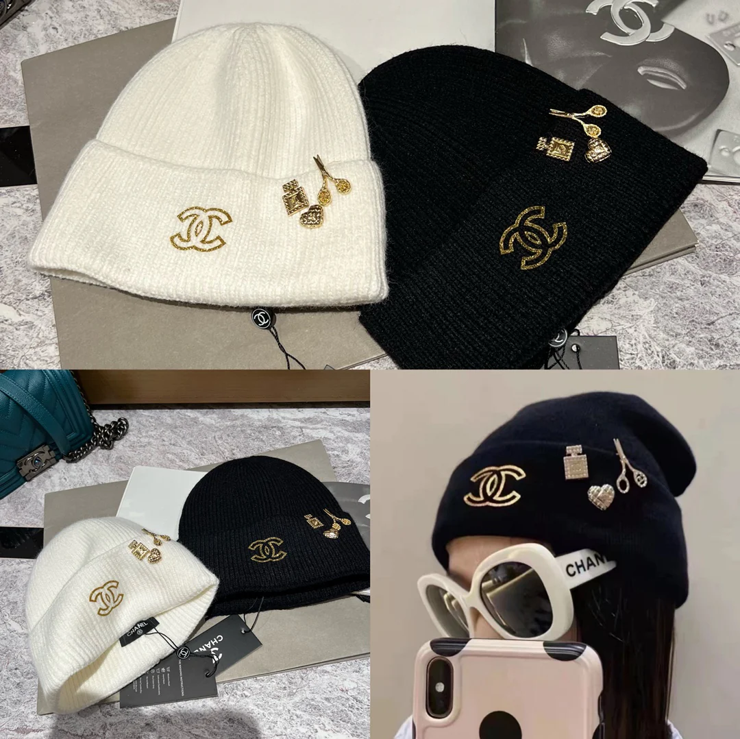 Вязаная шапка Chanel с украшениями