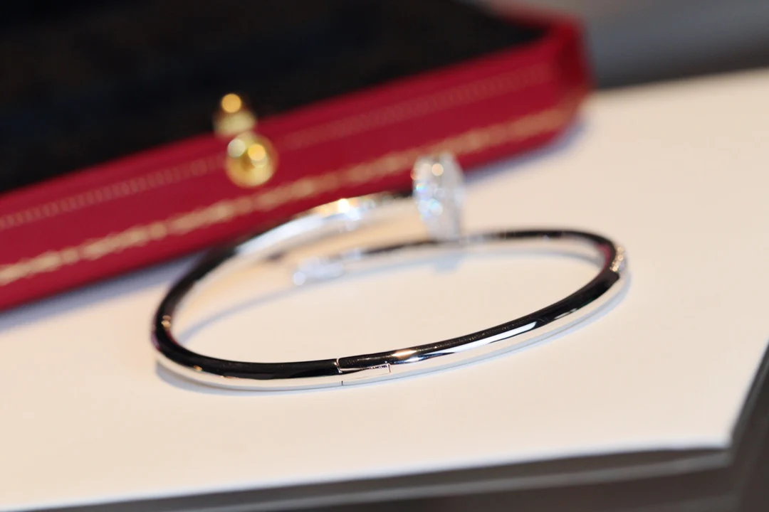 Браслет Cartier, полностью украшенный бриллиантами