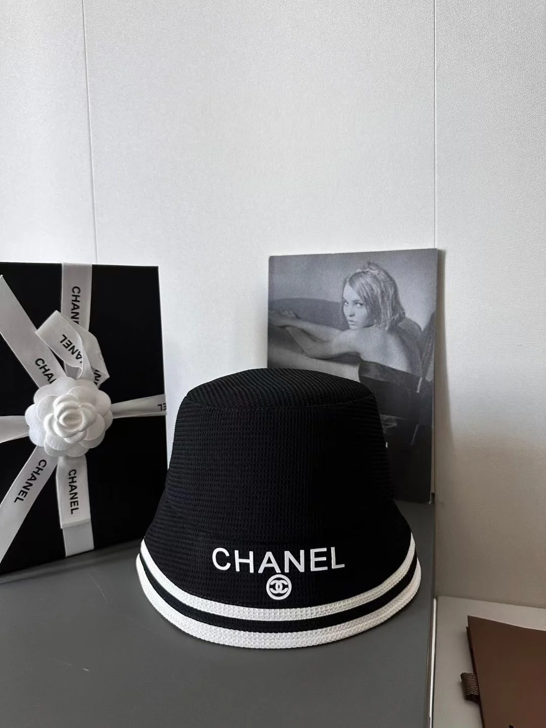 Полосатая панама Chanel - рыбацкая шляпа