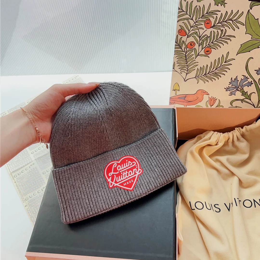 LV - Вязаная шапка-бини - Унисекс - Серая