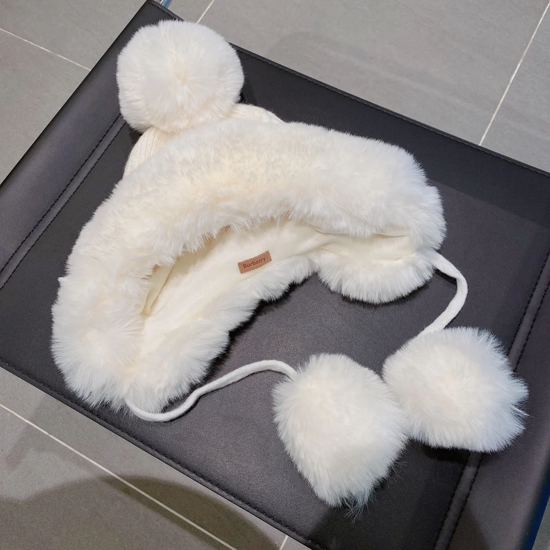 Шапка-бини Burberry с ушками - белая