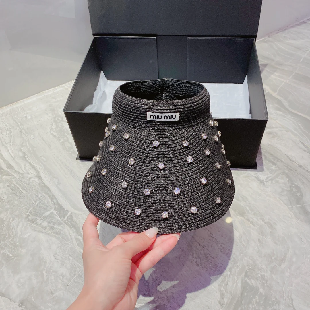 Солнцезащитная шляпа Miu Miu с открытым верхом и стразами