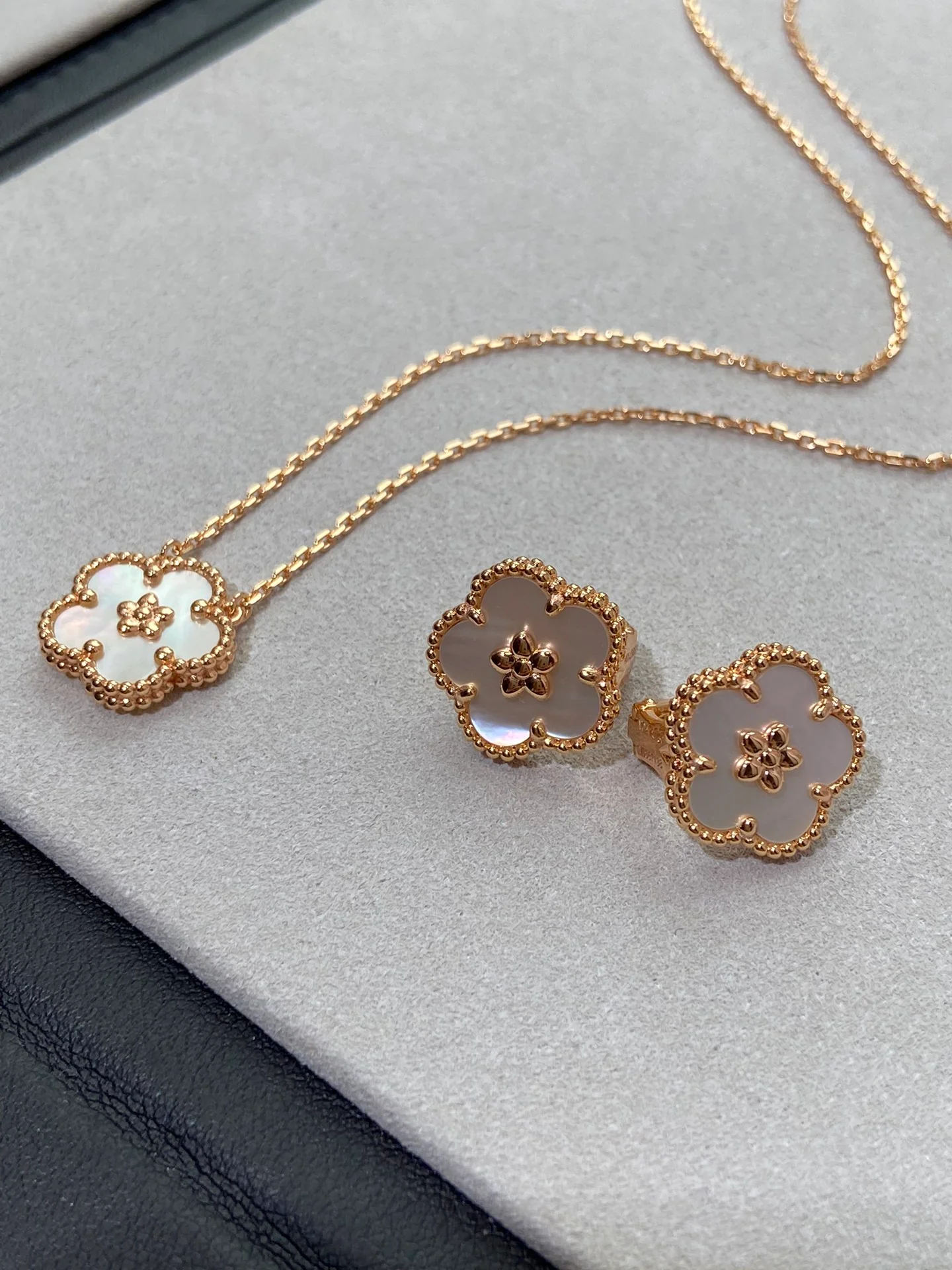 Van Vuitton - Колье 048