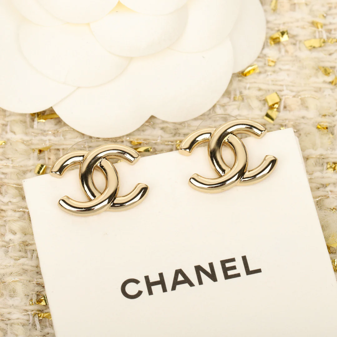 Chanel - 25 пенсов, глянцевые серьги с двойной буквой С
