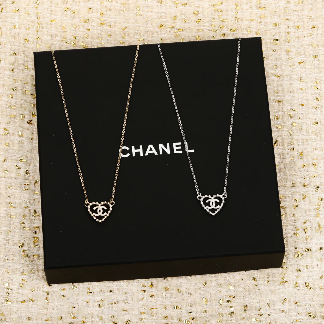Колье Chanel 25p с ажурным сердцем