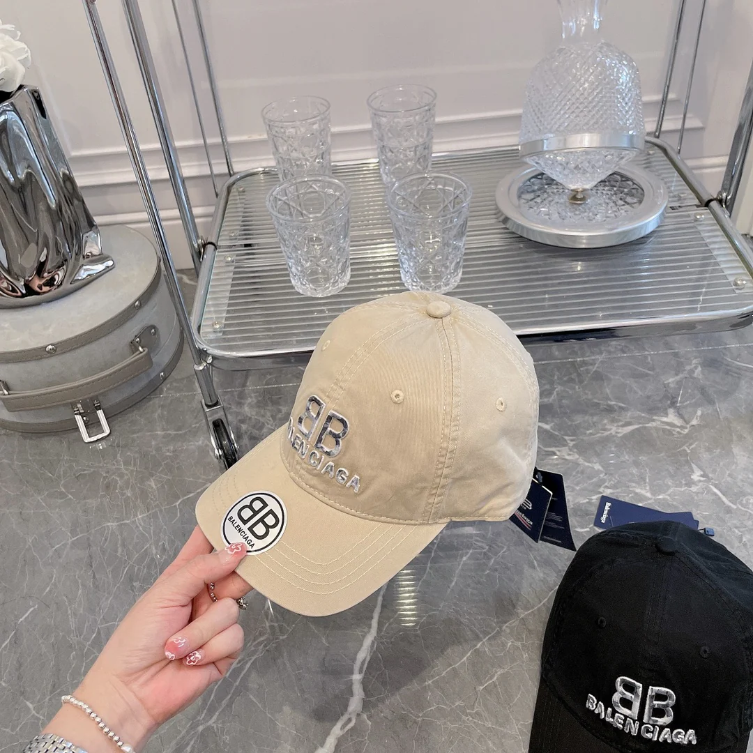 Бейсболка Balenciaga с градиентным рисунком