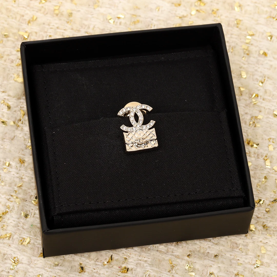 Брошь Chanel 147