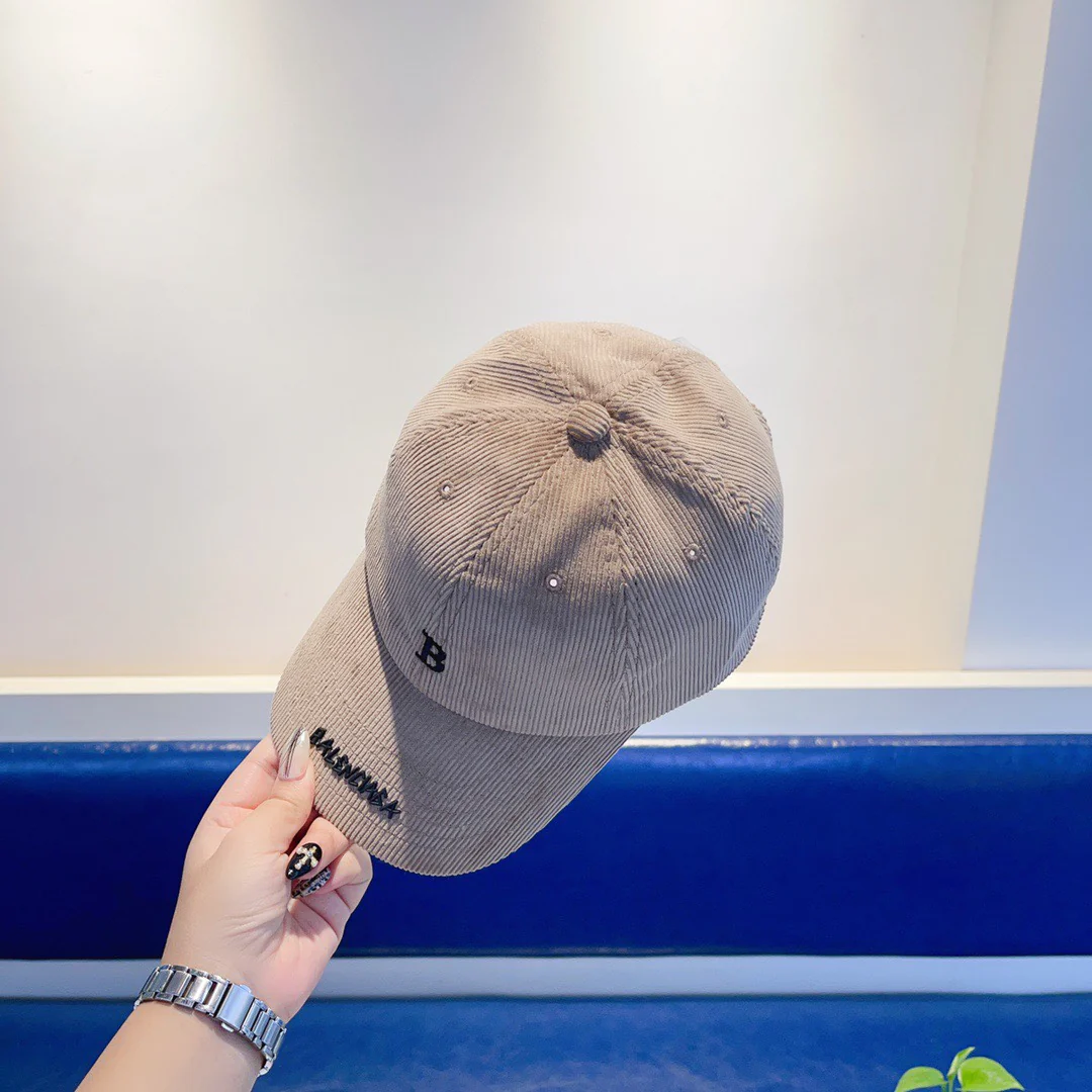 Бейсболка Balenciaga из вельвета