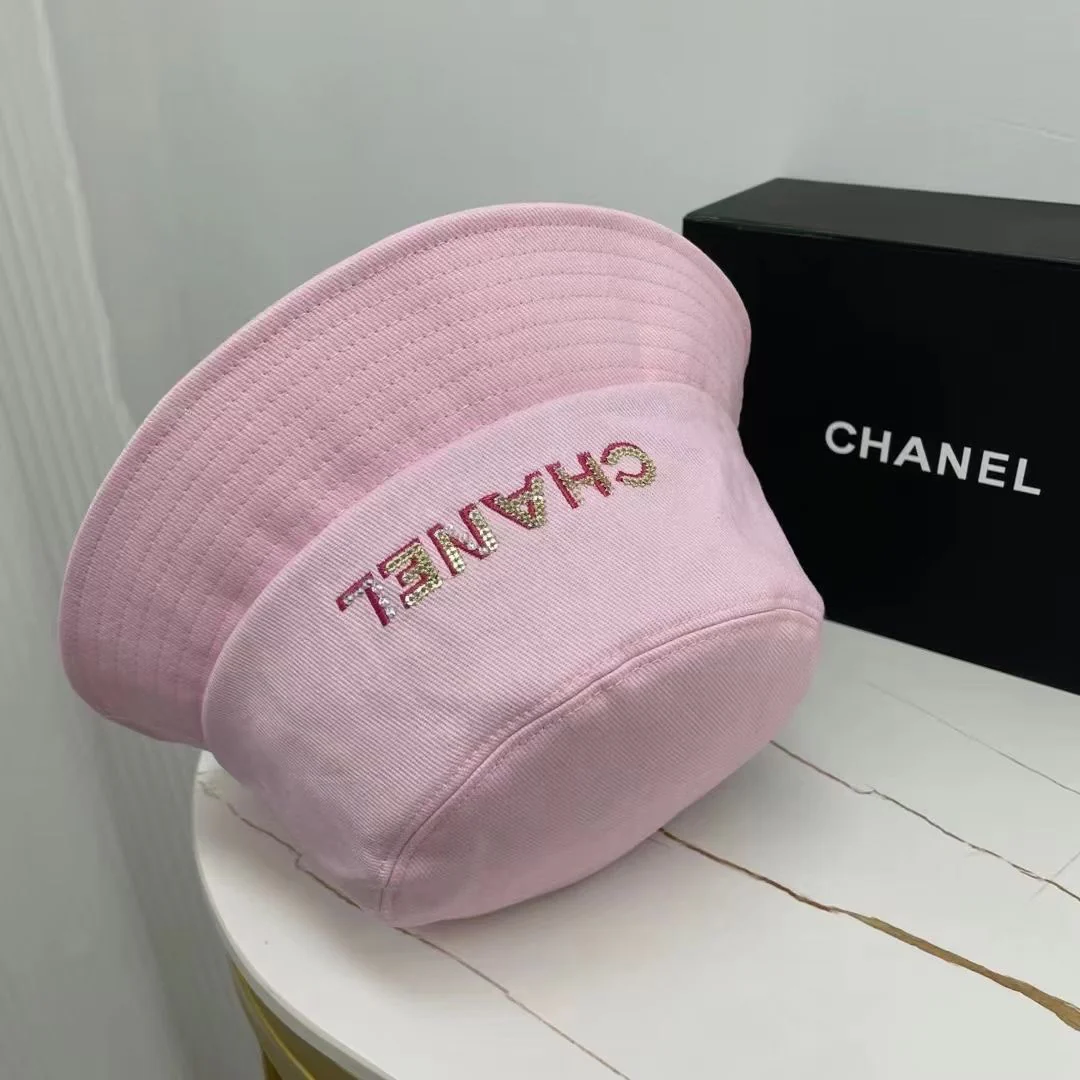 Рыбацкая шляпа Chanel, украшенная пайетками и стразами - Рекомендовано на Xiaohongshu - 1