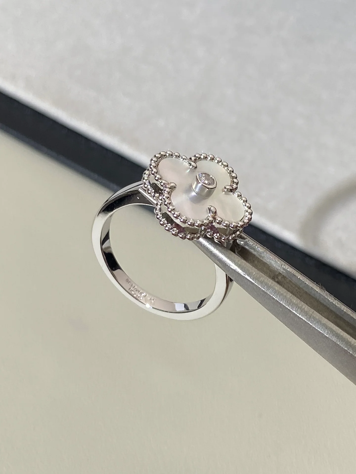 Ван Век - Кольцо 080