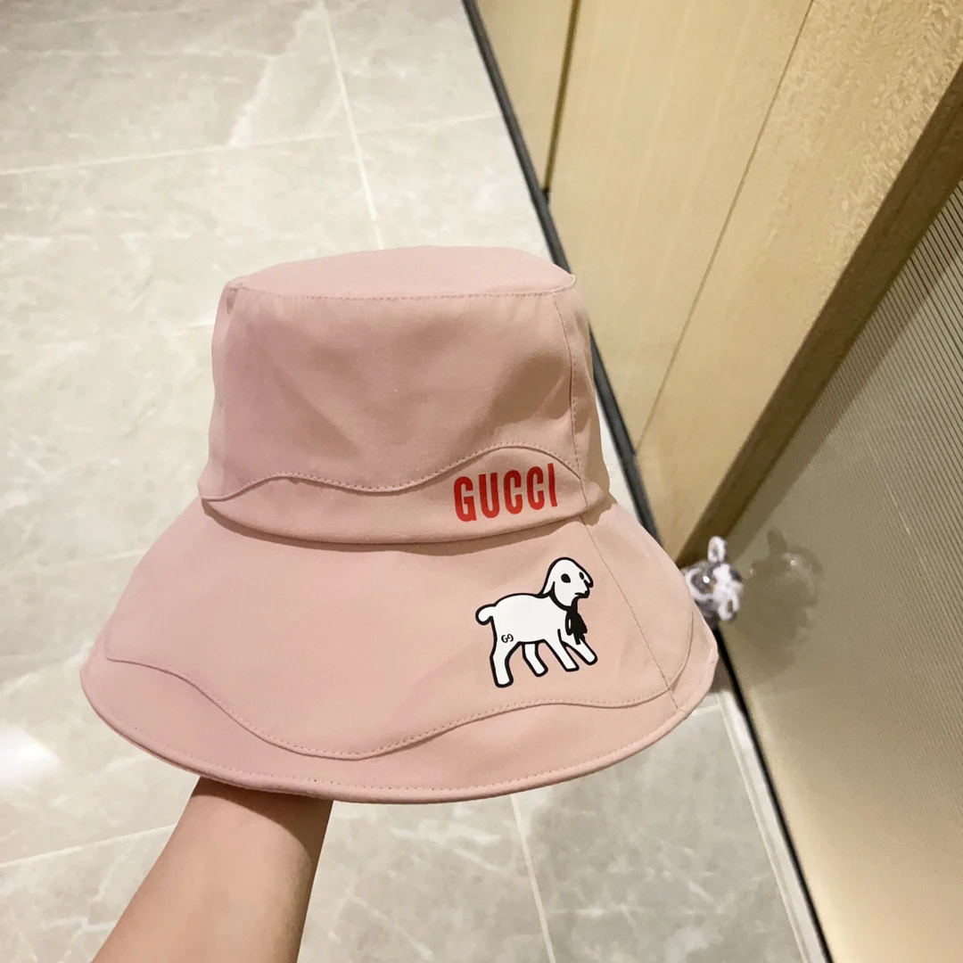 Новинка сезона весна/лето 2023 от Gucci - Панама неправильной формы