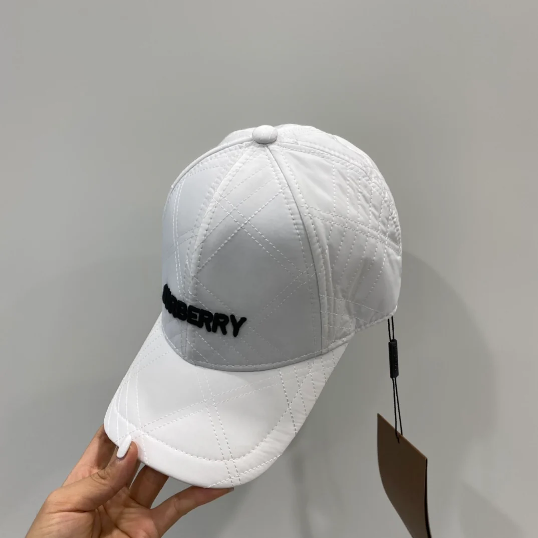 Бейсболка Burberry с вышивкой - белая