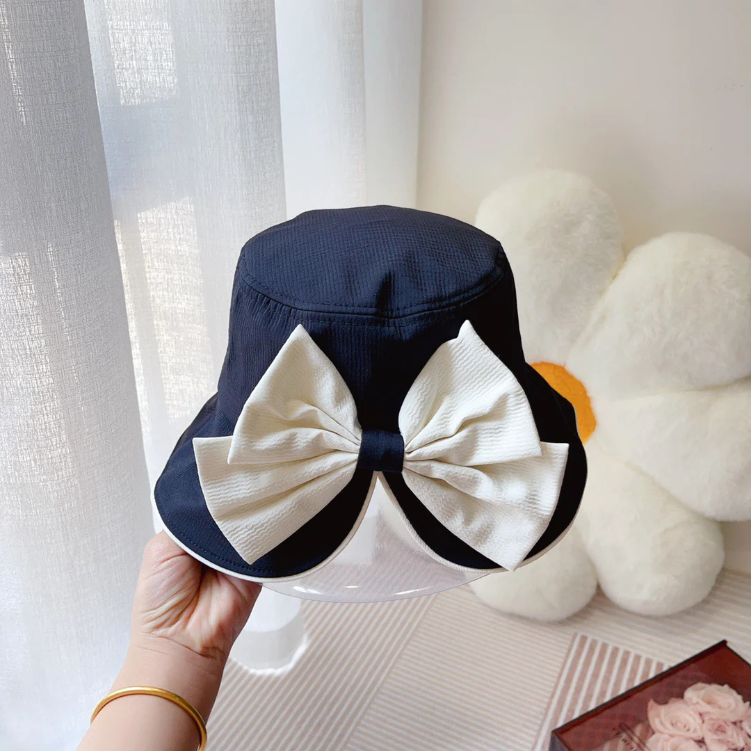 Новинка сезона весна/лето 2023 от Miu Miu - Панама с бантом - Черная