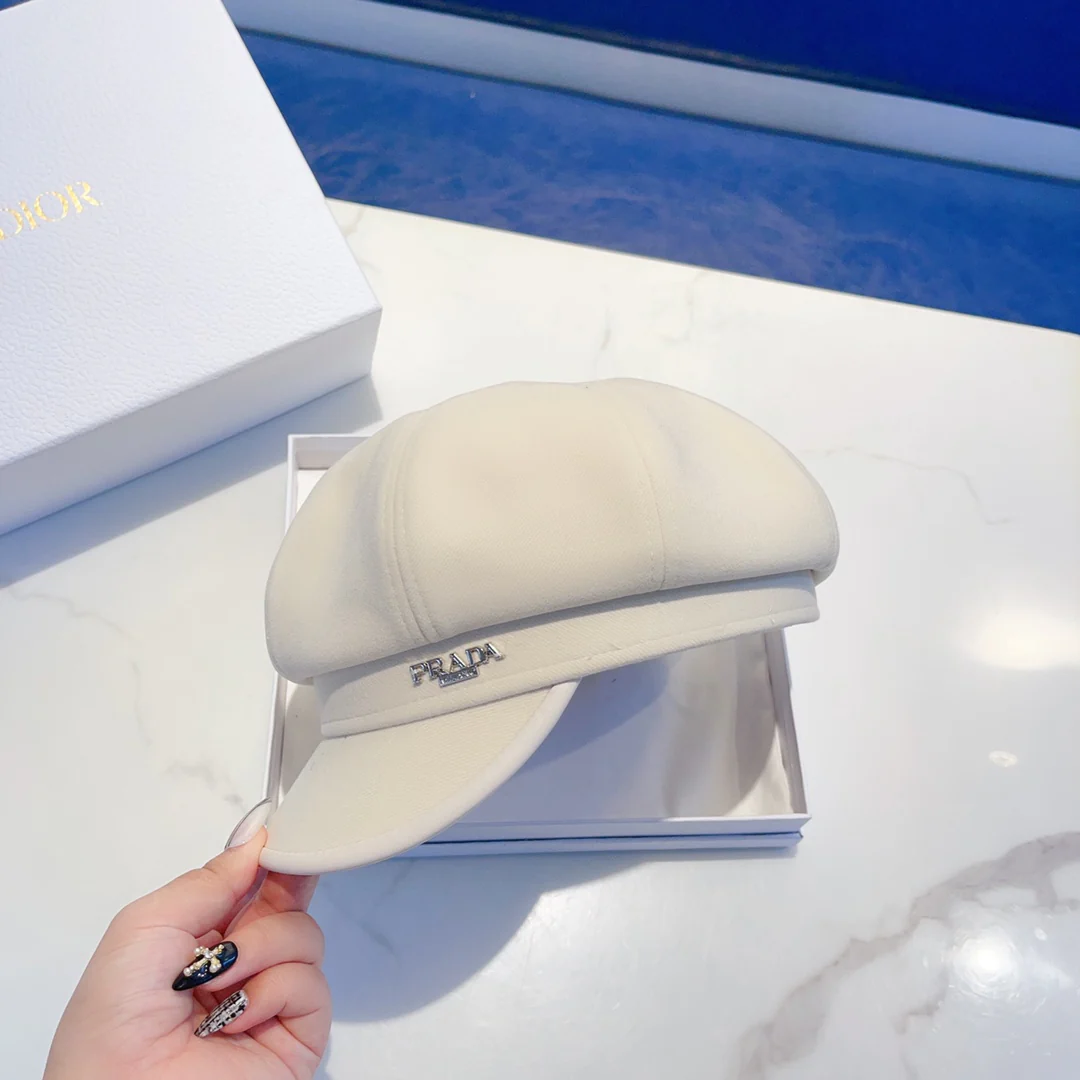 Prada - Берет с утиным клювом
