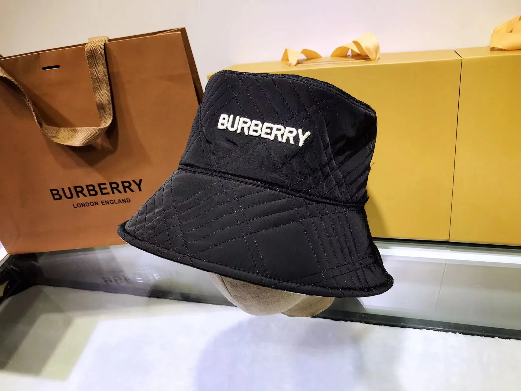 Двусторонняя панама Burberry