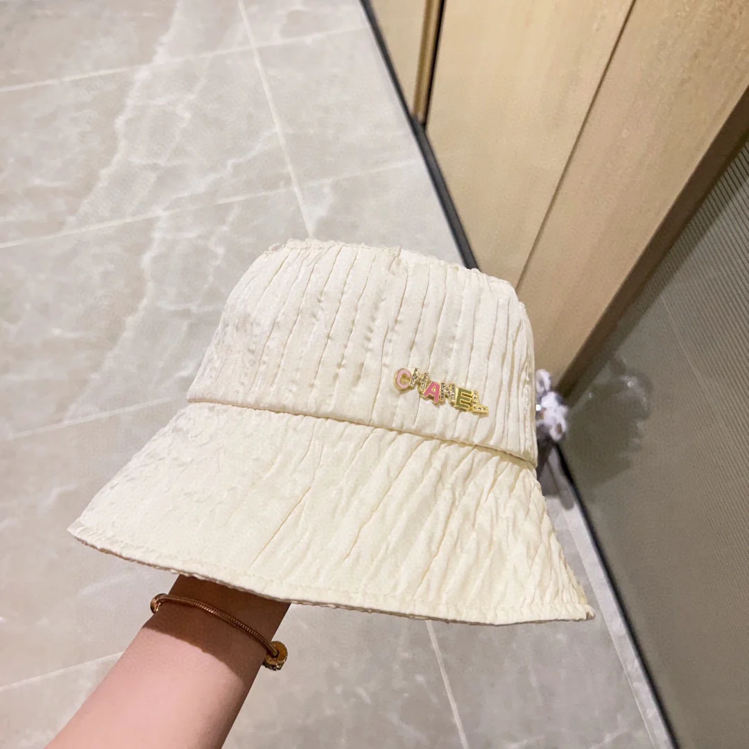 Новинка сезона весна/лето 2023 от Chanel - Мятая рыбацкая шляпа - Белая