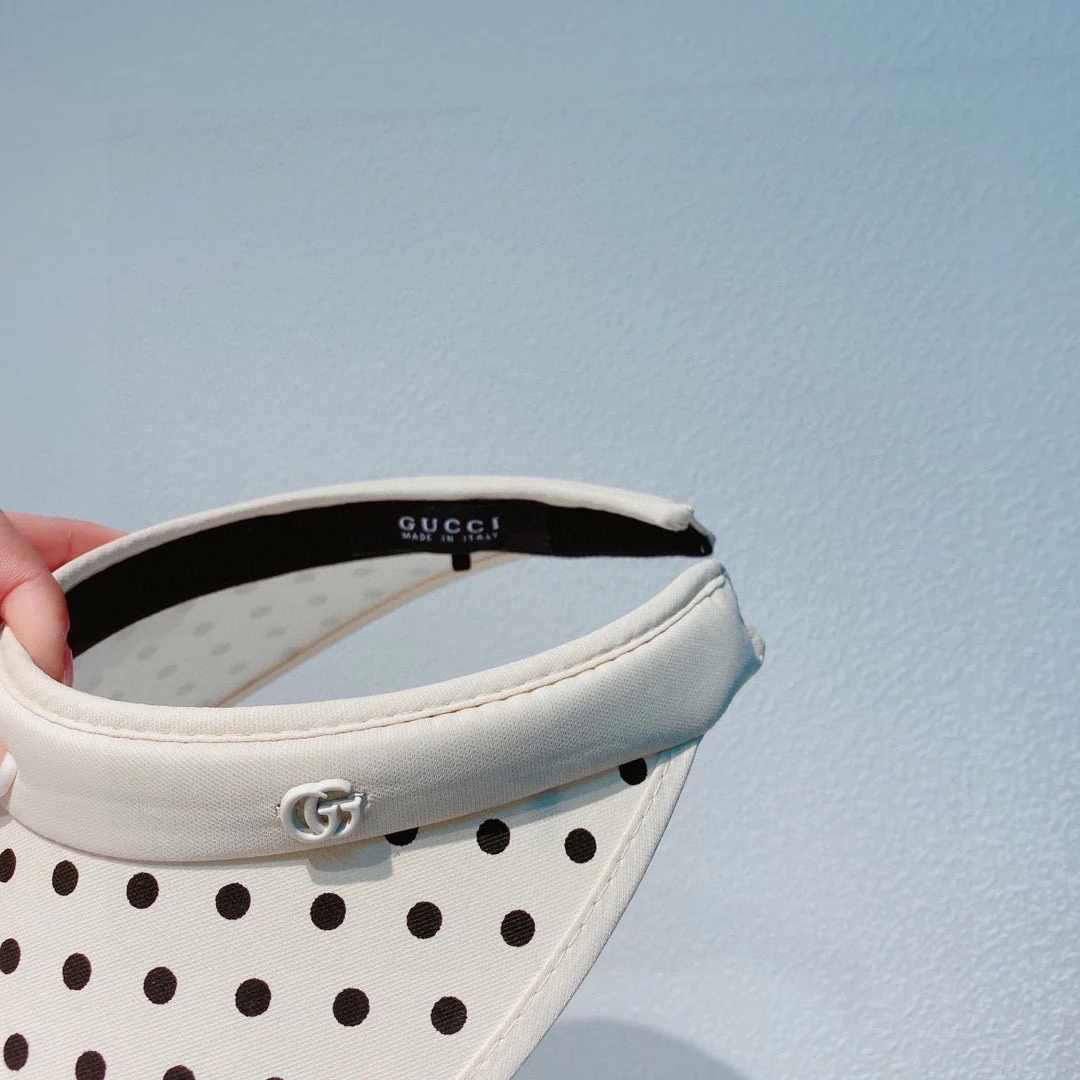 Gucci - Солнцезащитная шляпа в горошек в стиле ретро