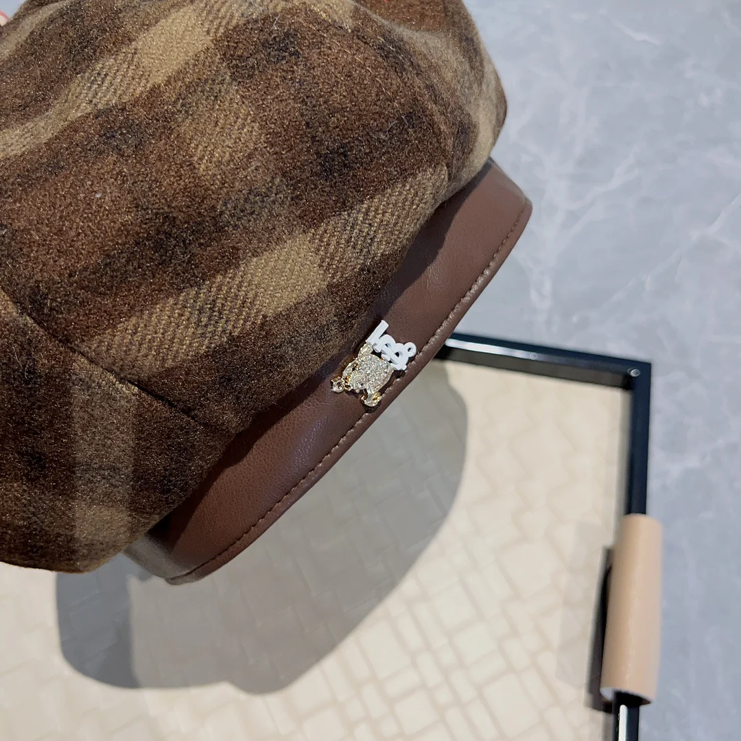 Восьмиугольный клетчатый берет Burberry - коричневый