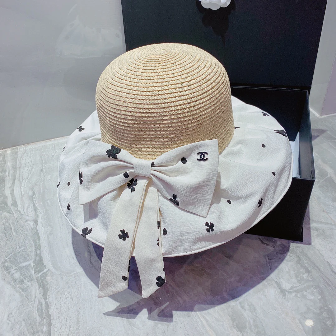 Chanel - Шляпа-бабочка в стиле пэчворк, широкая, из ткани, устойчивой к УФ-излучению.
