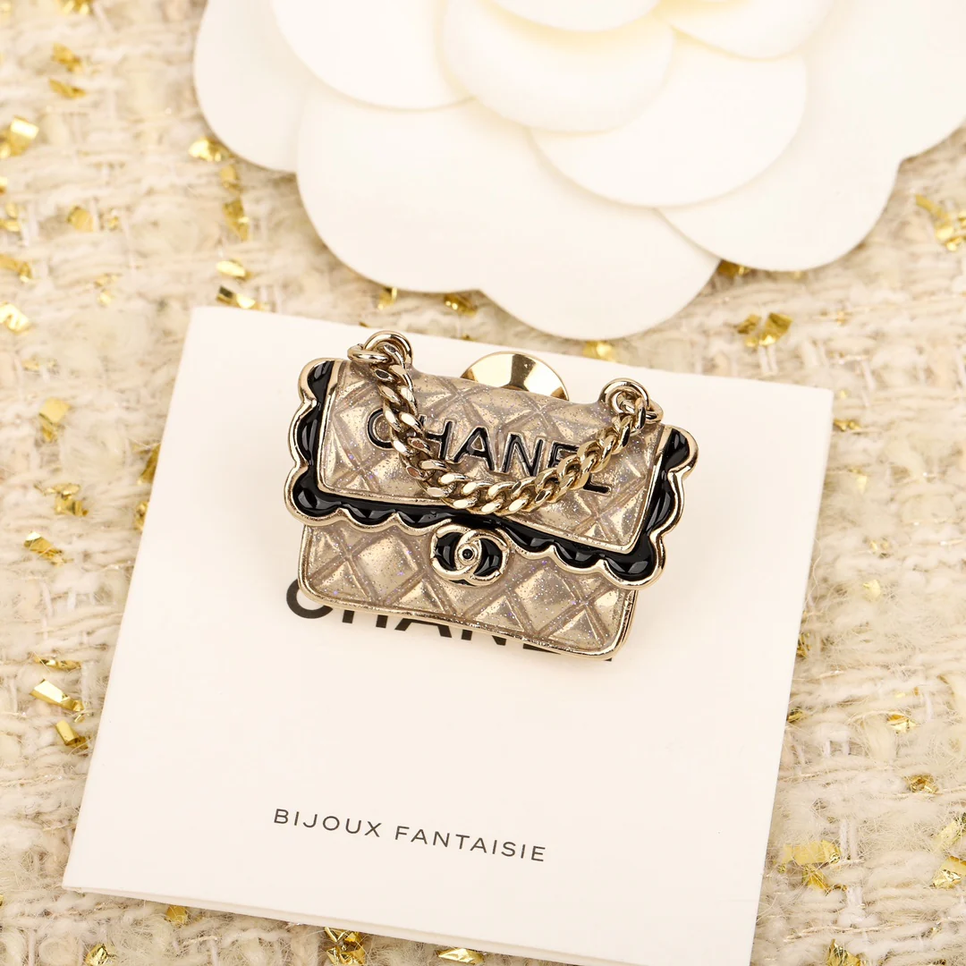 Брошь Chanel 165