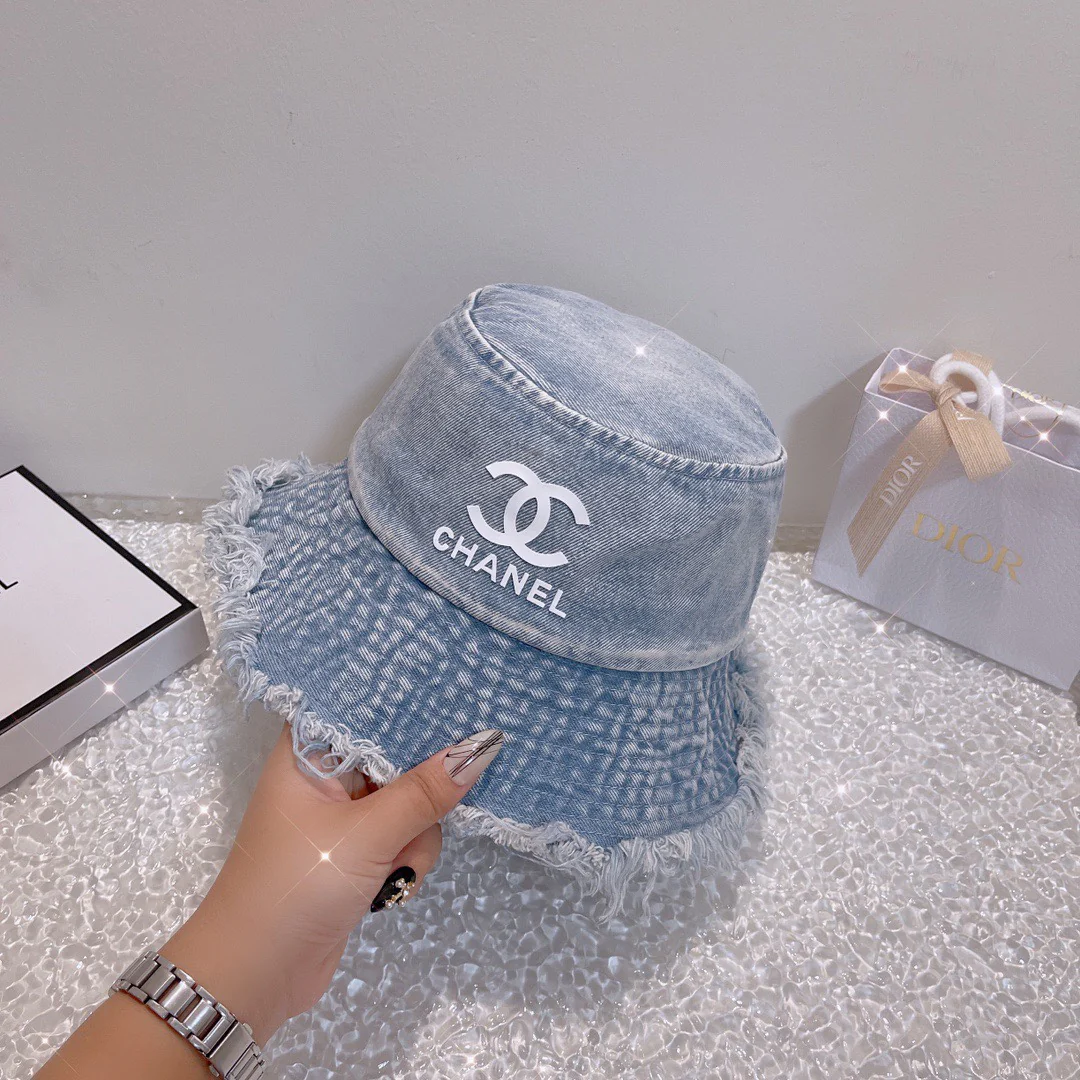 Chanel - Рыбацкая шляпа с эффектом потертой ковбойской бороды - 1