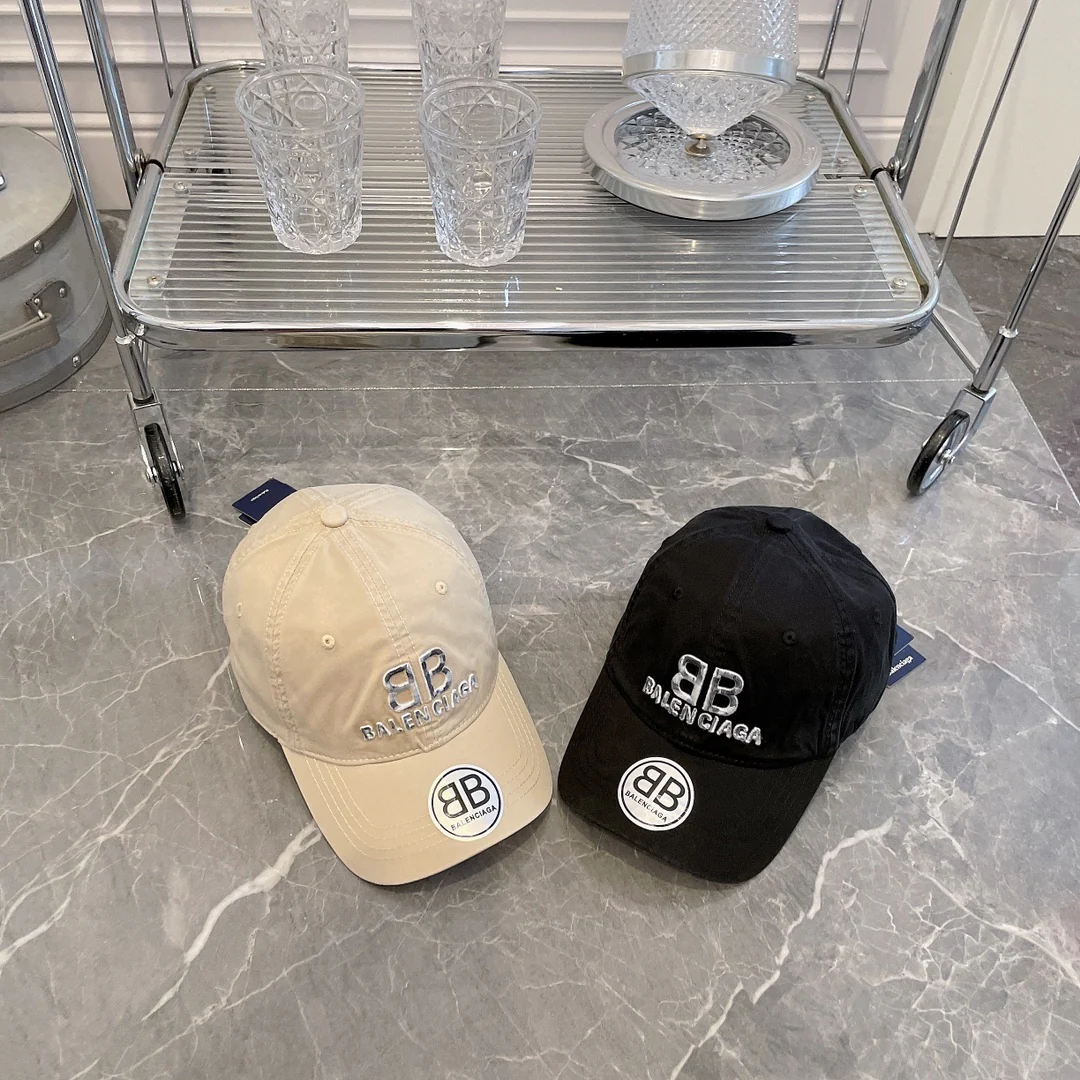 Бейсболка Balenciaga с градиентным рисунком