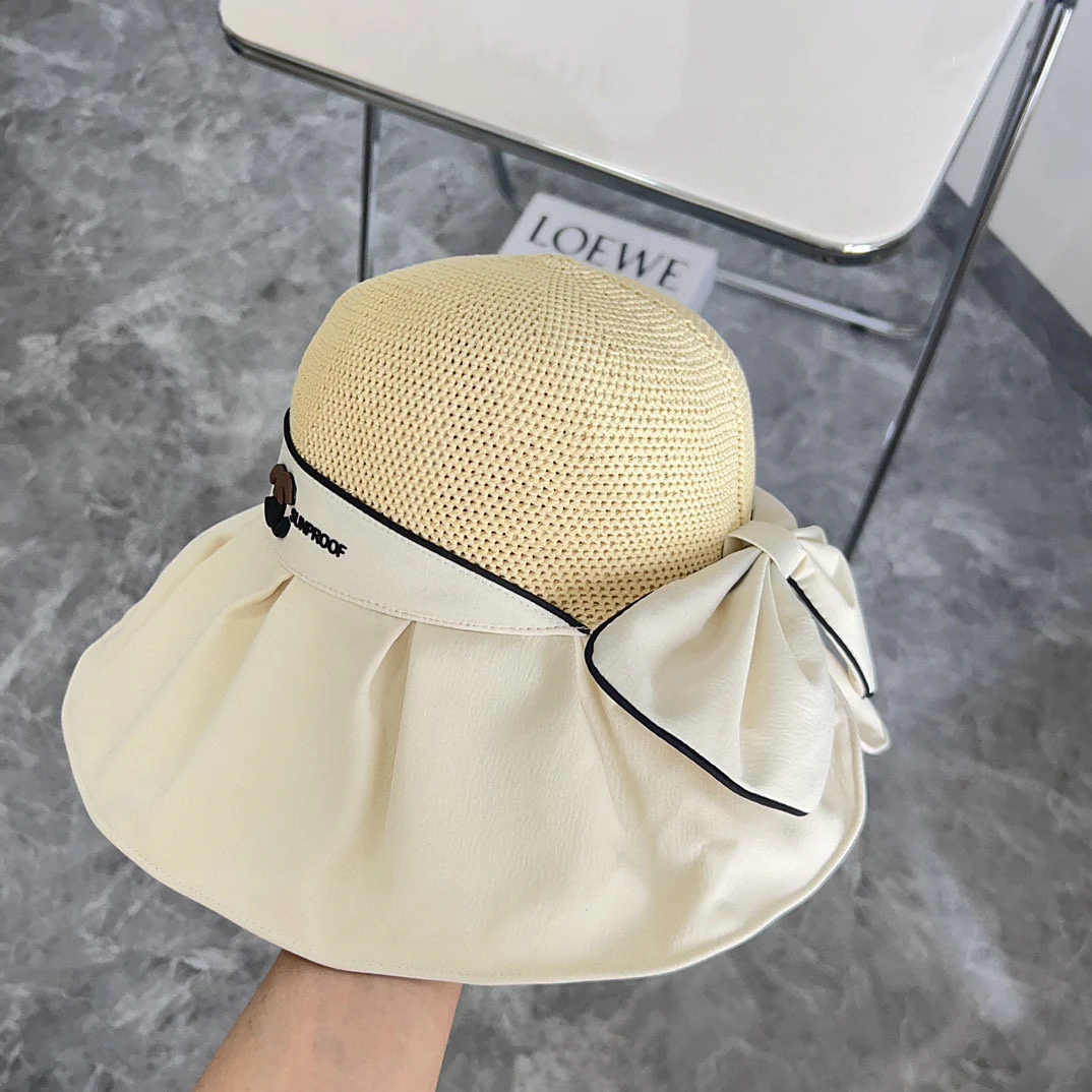 Новая черная виниловая плетеная рыбацкая шляпа Chanel 2024 года - белая