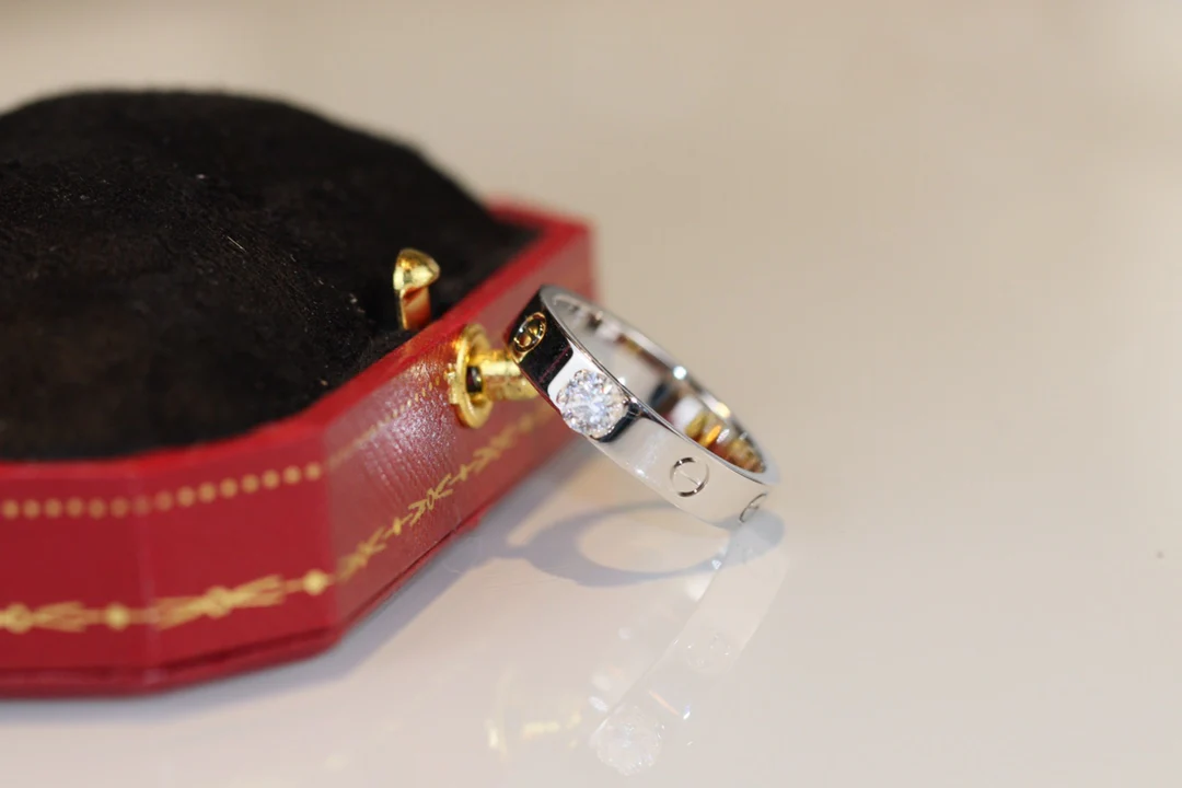 Кольцо Cartier Love Solitaire — розовое и белое золото