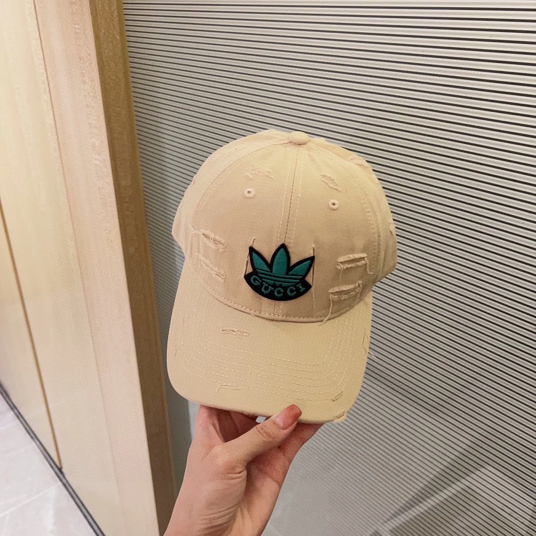 Новинка сезона весна/лето 2023 от Gucci - Бейсболка - Коллаборация - Off-White