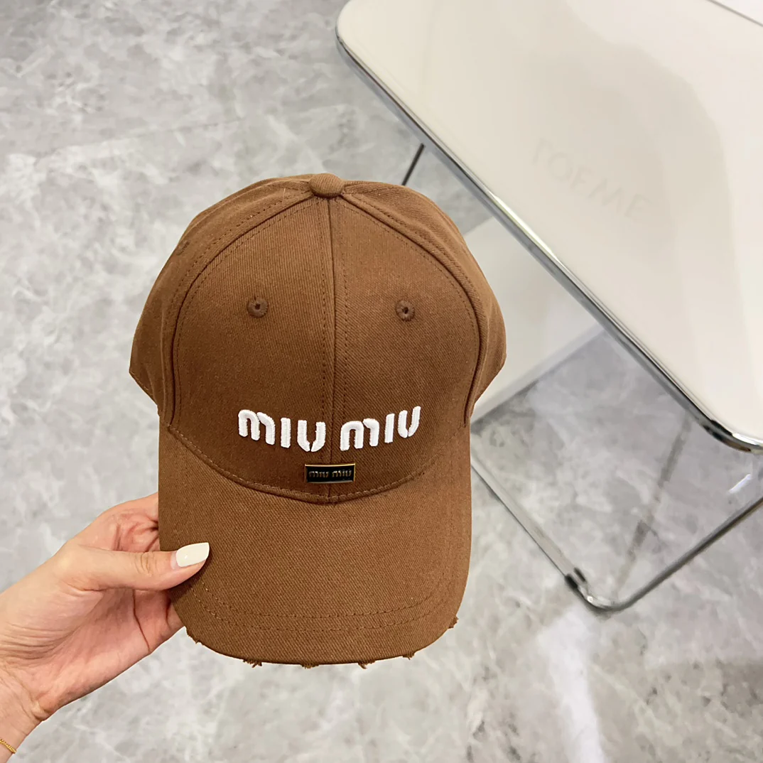 Новая бейсболка Miu Miu 2024 с объемными буквами, цвет 