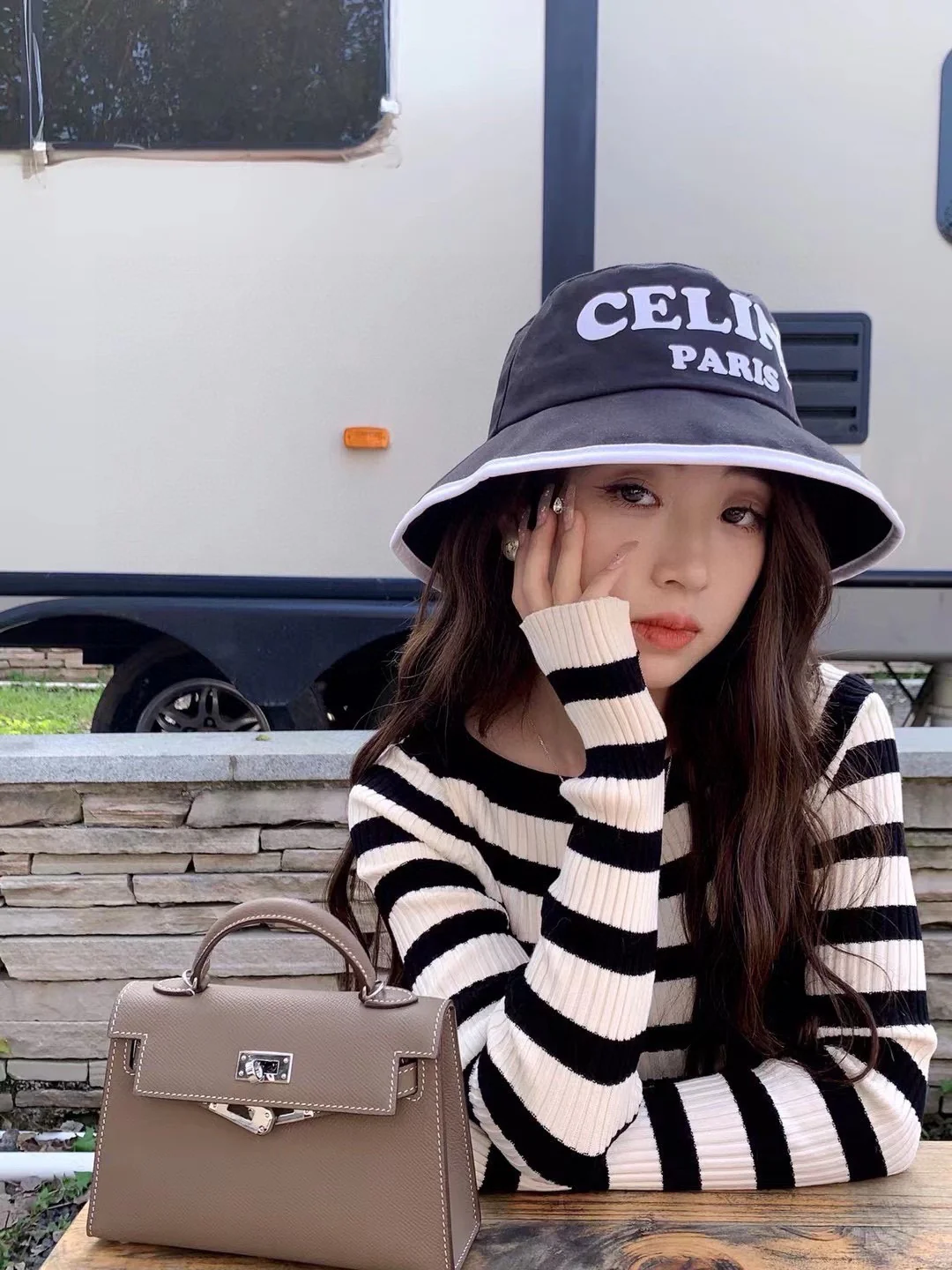 Celine - Новинка осени: панама с английской надписью - черная