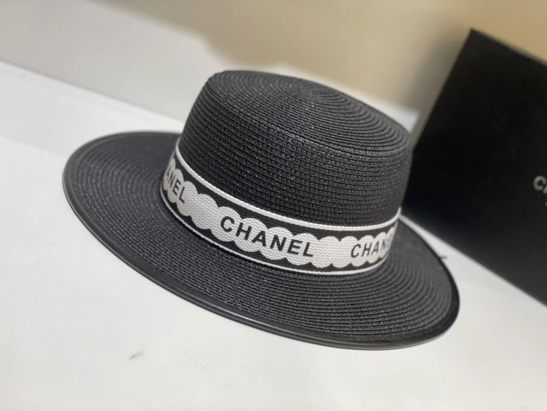 Новая соломенная шляпа Chanel 2022 года
