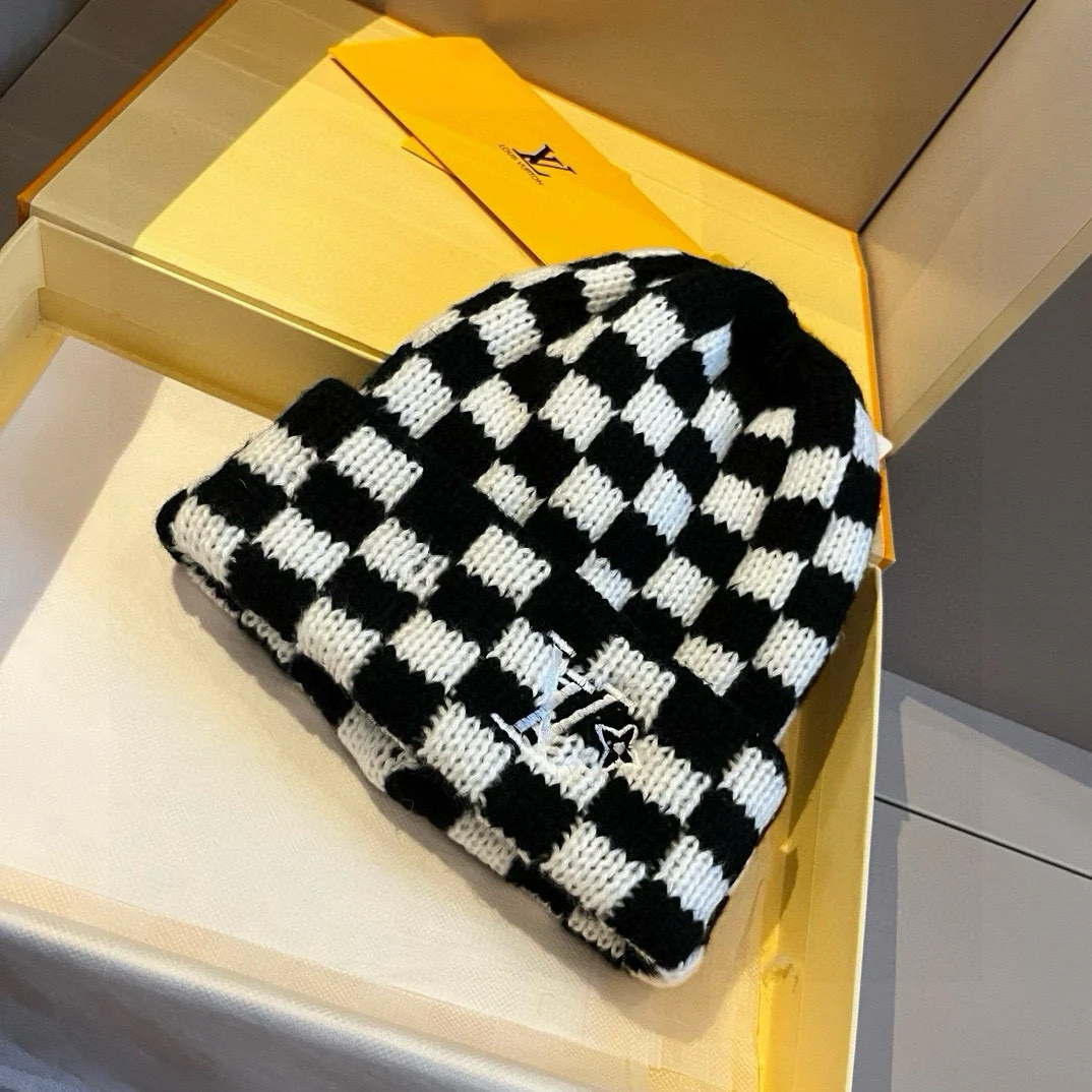 Вязаная шапка LV Damier - черная