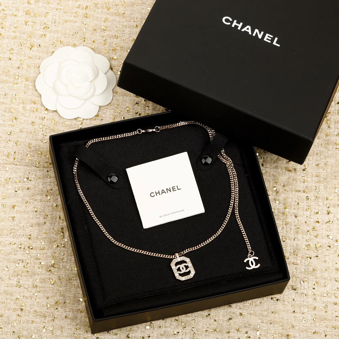 Chanel - Колье 395