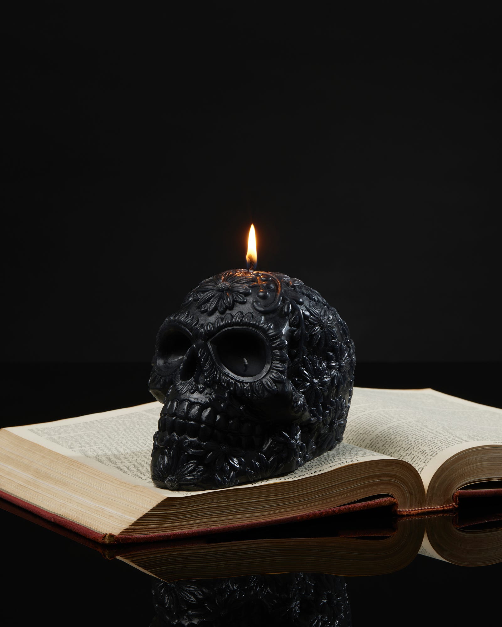 Flower Skull Unscented Candle Black 850g
