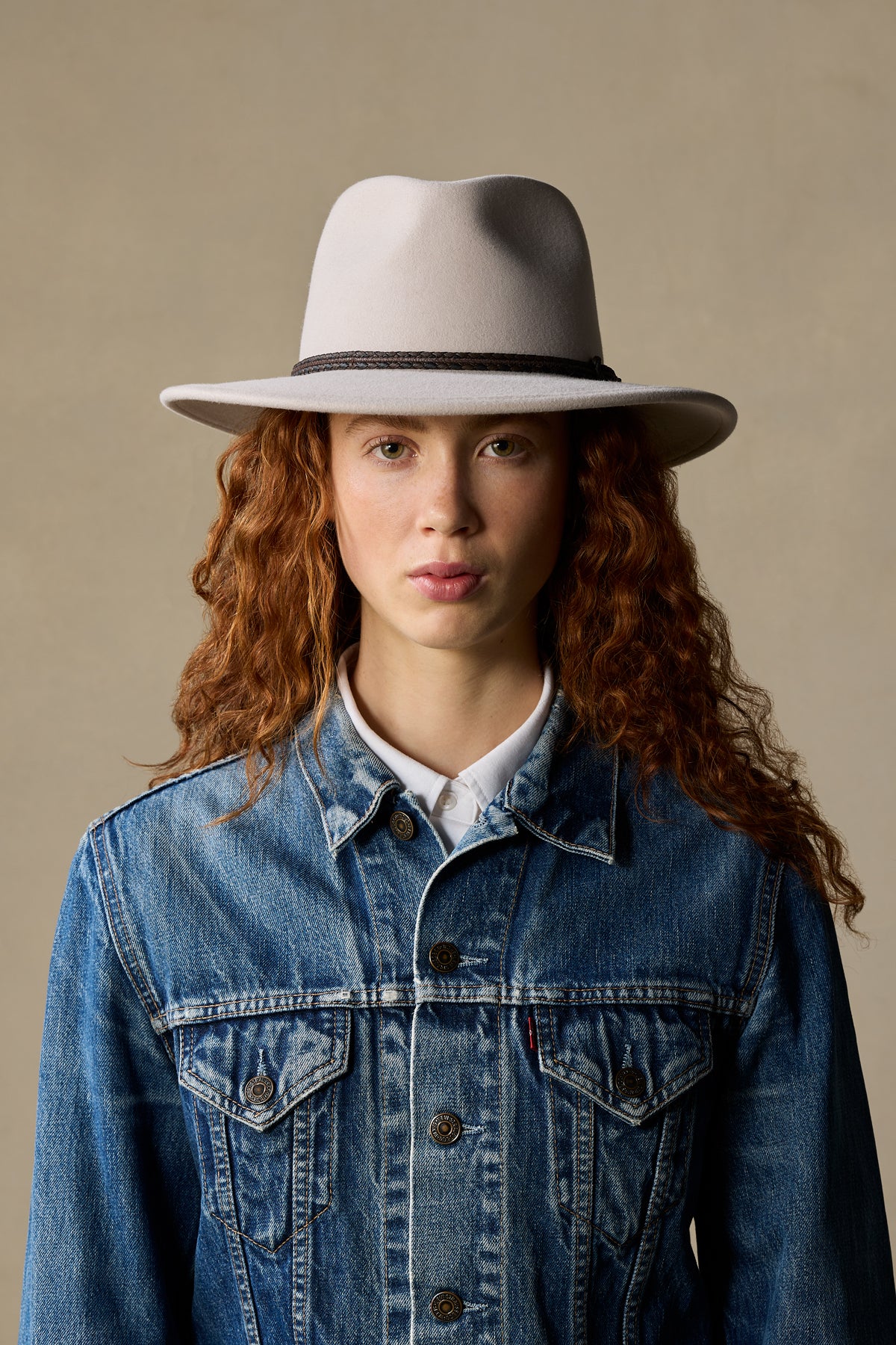 Traveller Light Sand