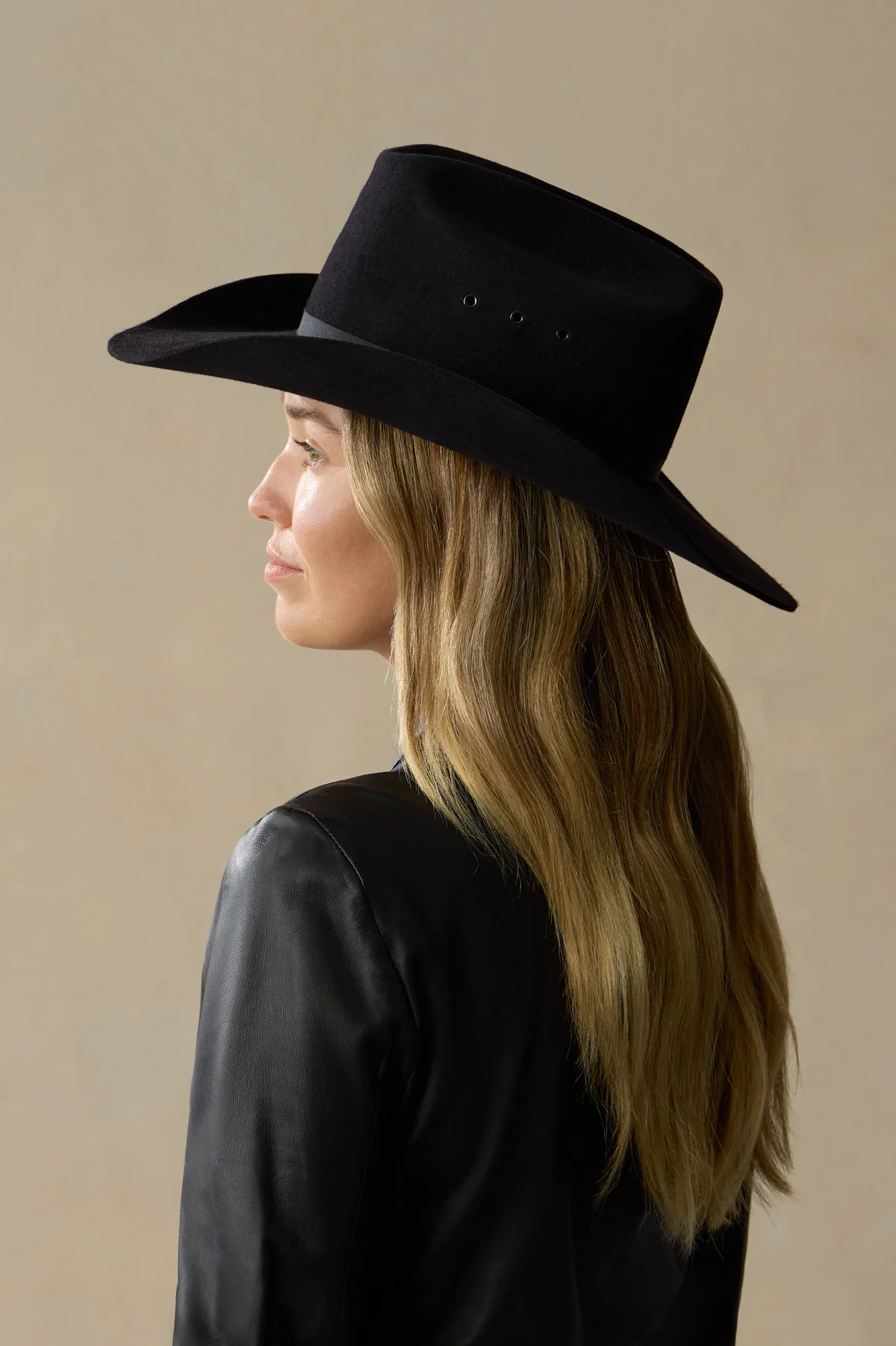 The Outback Club Black