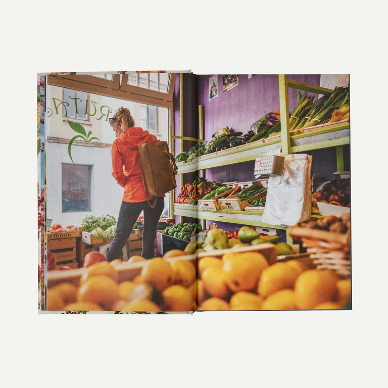 The Blue Plate: A Food Lover's Guide to Climate Chaos (Hardcover Book)