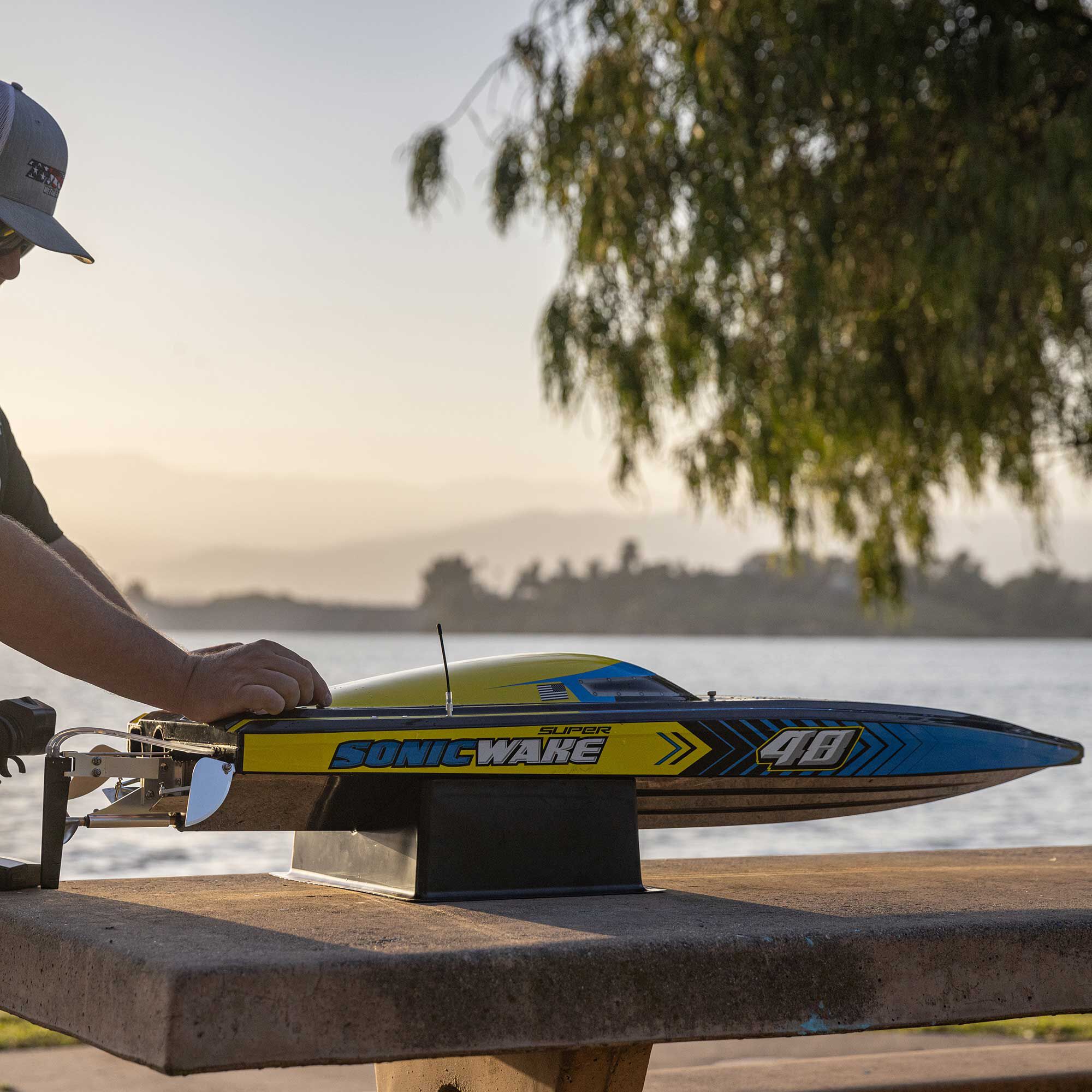 Pro Boat Super Sonicwake 48" 8S Self-Righting Brushless Deep-V RTR