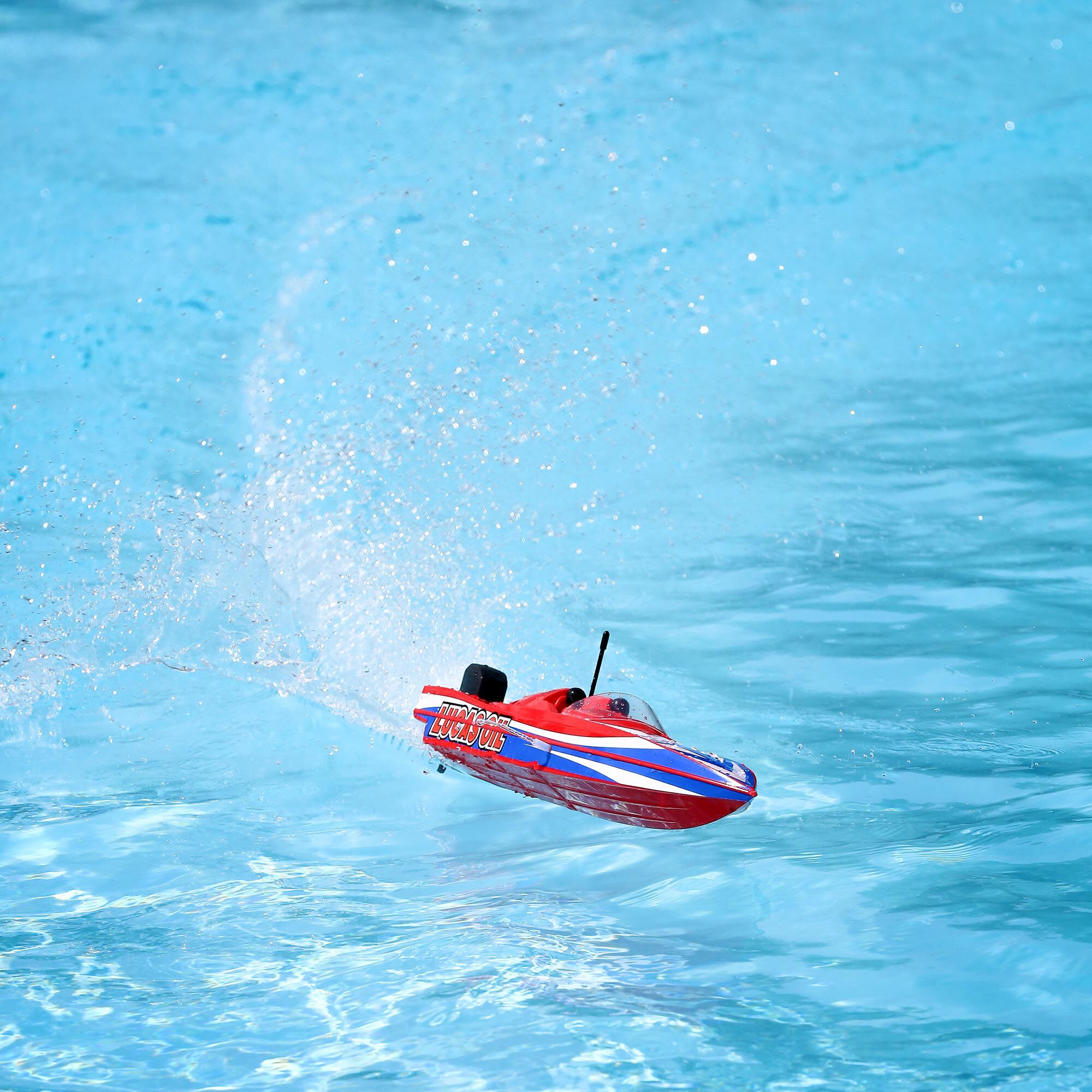 Pro Boat Lucas Oil 17" Power Boat Racer Self-Righting Deep-V RTR