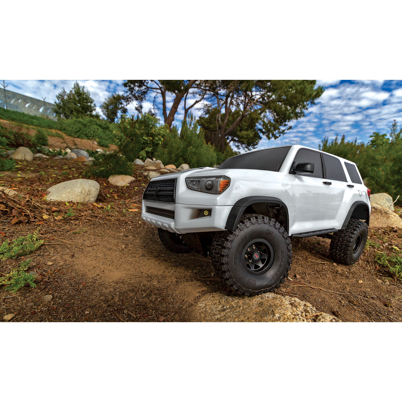 Team Associated 1/10 Enduro Trail Truck, Trailrunner 4X4 RTR, White, LiPo Combo